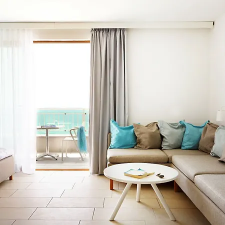 White Lagoon 4* 발치크
