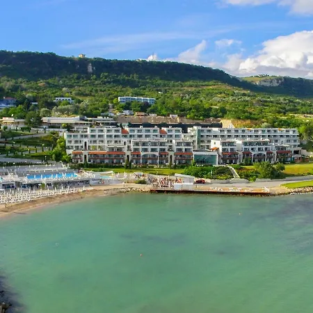 White Lagoon 4*